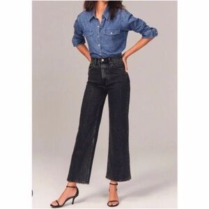 Abercrombie The Crop Wide Leg Ultra High rise Jean in Washed Black size 6